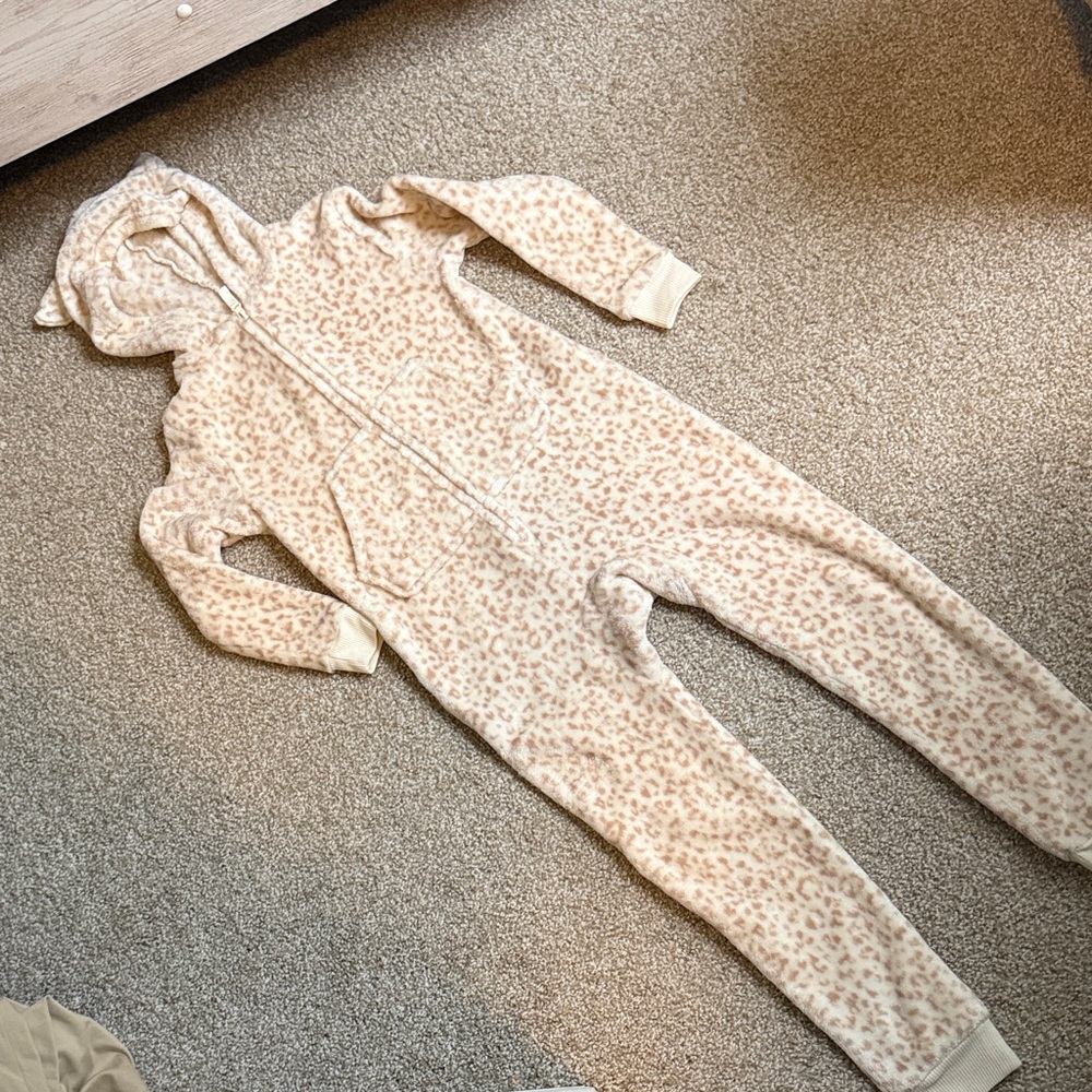 Cat & Jack Cream and Brown Sleepwear